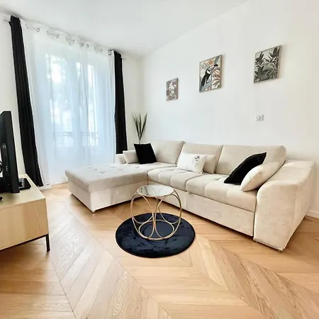 Cosy Proche Gare Apartment *